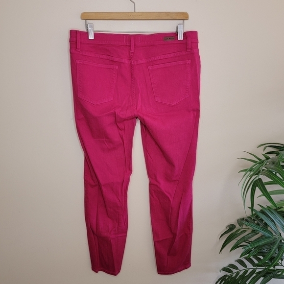 Lila Ryan | Berry Pink Skinny Jeggings Jeans - Picture 3 of 6